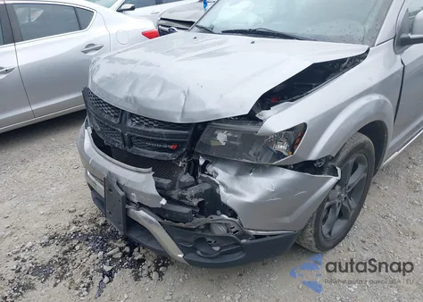 2020 Dodge Journey Crossroad z USA, uszkodzony, nr VIN 3C4PDCGB4LT264079